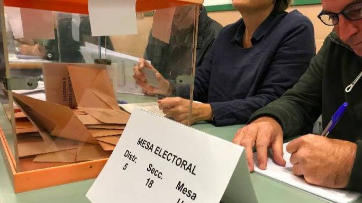 La constitución de las mesas del 14-F está seriamente comprometido.