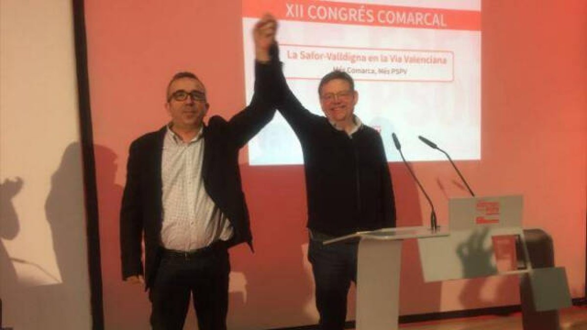 Salvador Femenia, alcalde de Alqueria de la Comtessa, con Ximo Puig