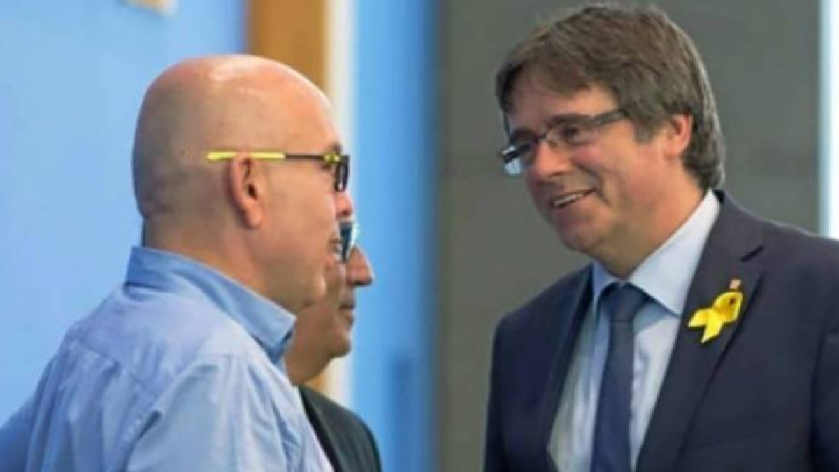 Puigdemont con su abogado Gonzalo Boye.
