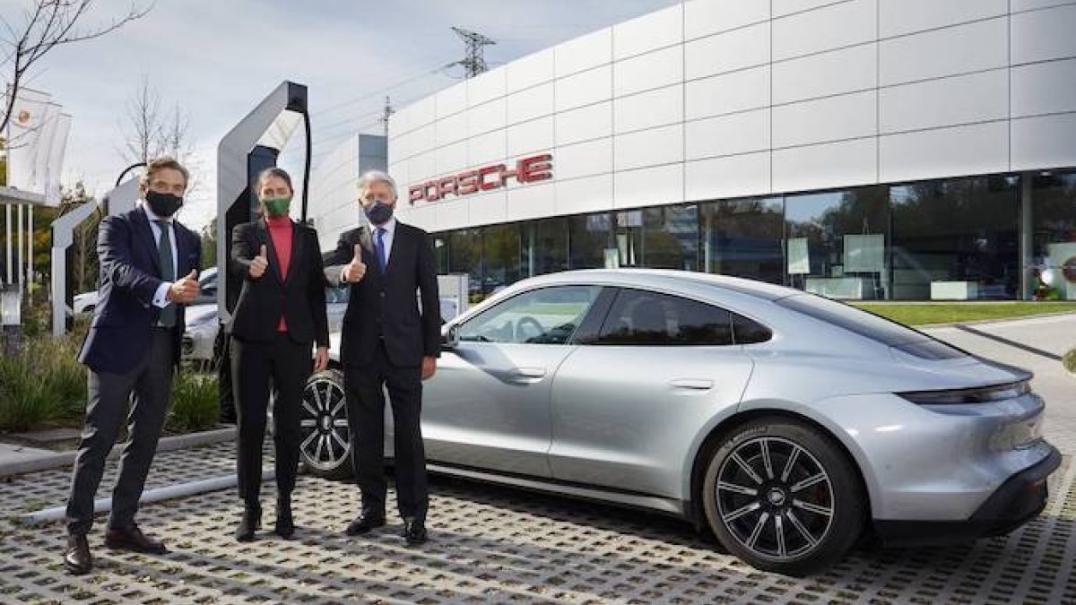 Porsche se asocia con Iberdrola para garantizar sus recargas ultrarrápidas