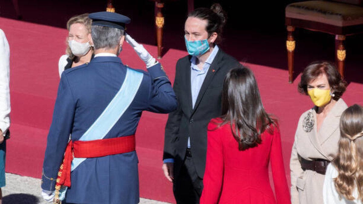 Iglesias no devolvió el saludo al Rey el pasado 12-O