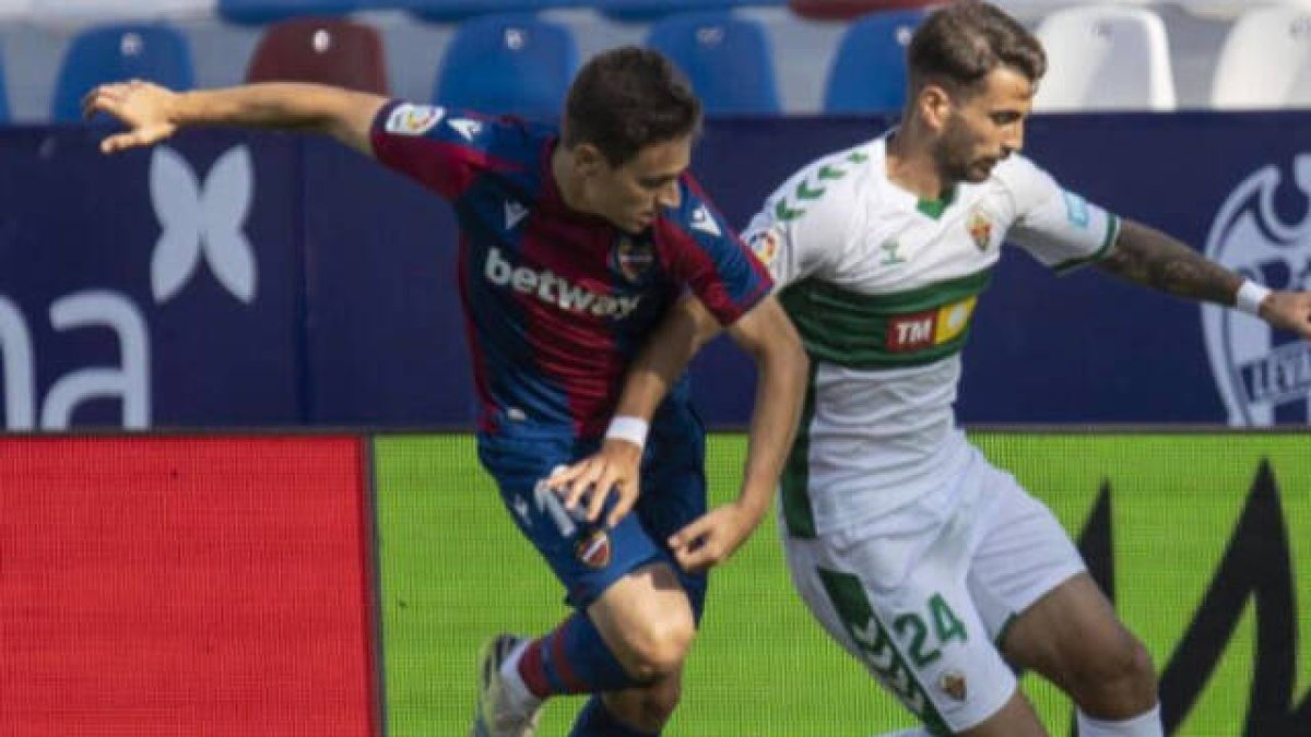 El Elche pudo ganar pero Almirón se conformó con el empate