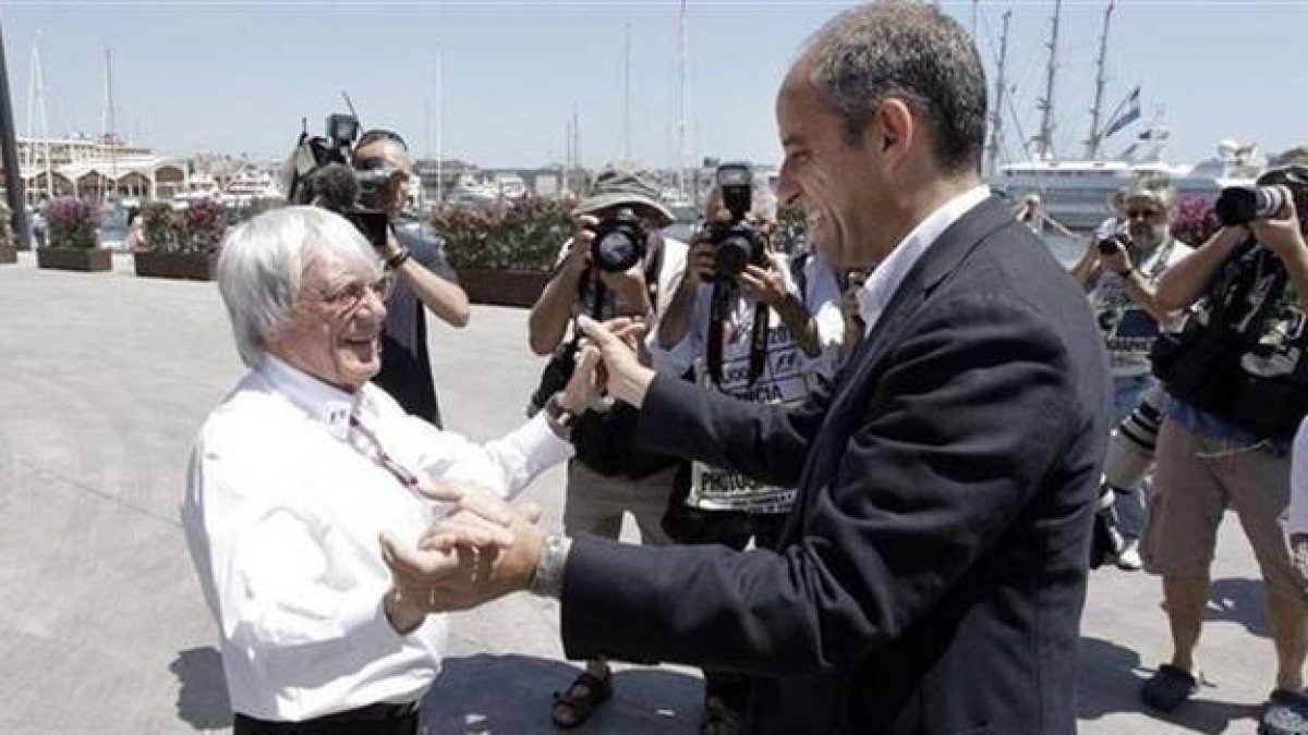 Ecclestone y Camps en el circuito de Fórmula 1 en Valencia en 2008.
