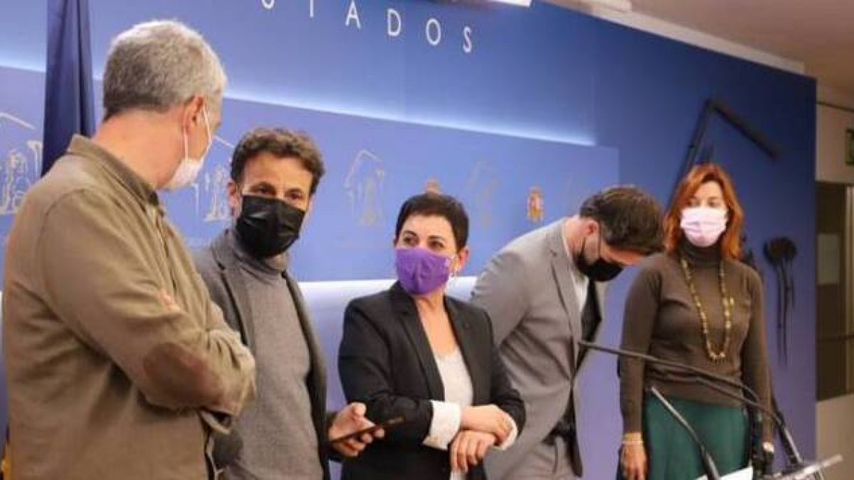 Podemos, ERC y Bildu presentando la polémica enmienda a los PGE sobre deshaucios.