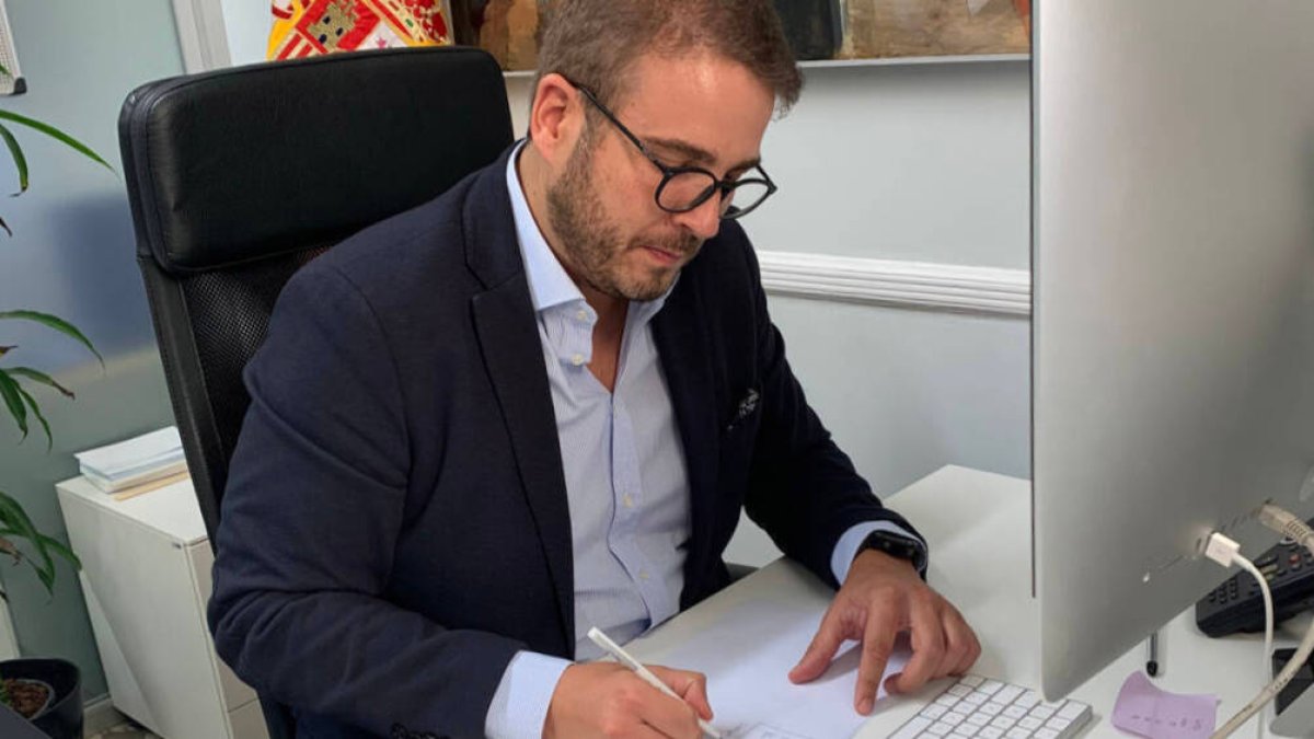 El diputado de Innovación, Agenda Digital y Fondos Europeos, Adrián Ballester, toma parte en este primer ‘ICC City Lab’