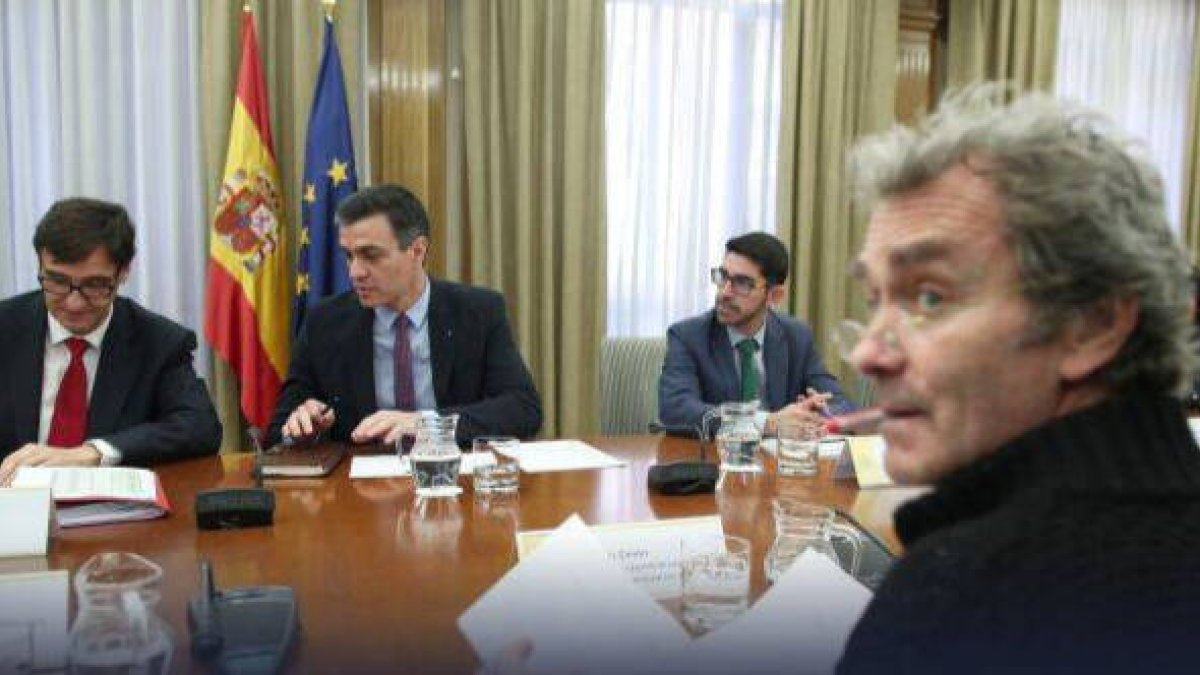 En primer término Fernando Simón.