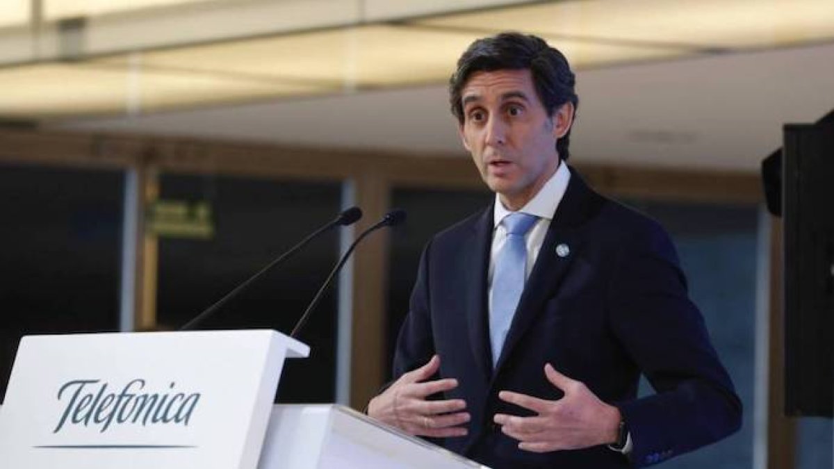 Los extraordinarios reducen un 50% el beneficio de Telefónica
