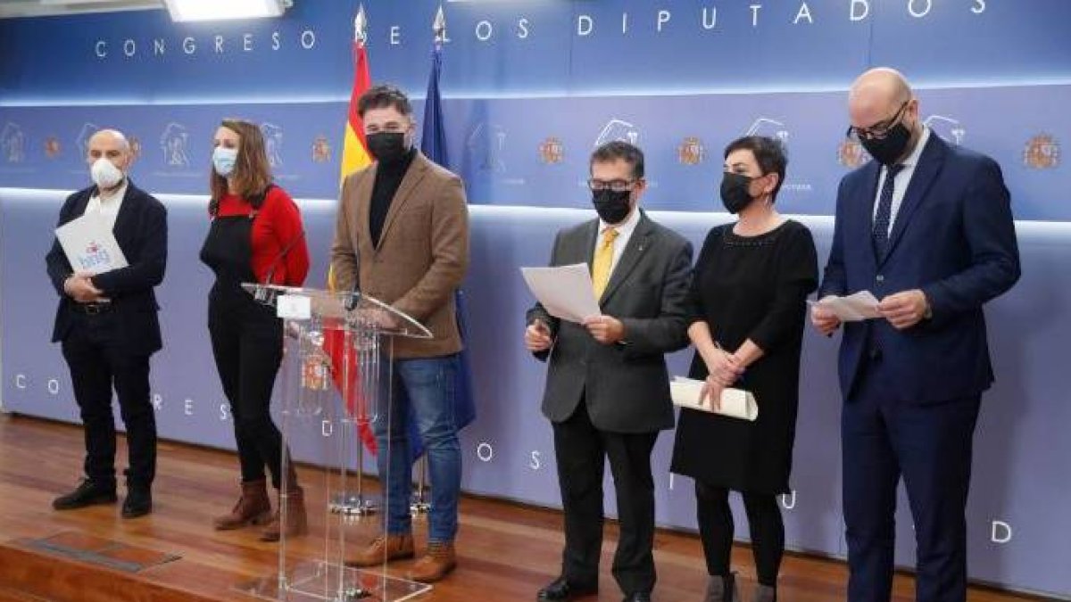 Los socios del Gobierno en la reciente comparecencia en la que se negaron a hablar en castellano.