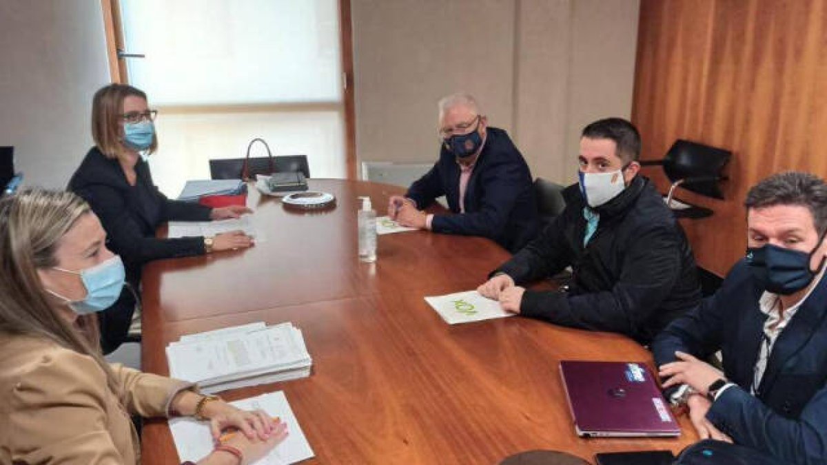 Reunión de los concejales de Vox con representantes de PP y Cs hace unas semanas, donde se acercaron posturas apra este acuerdo