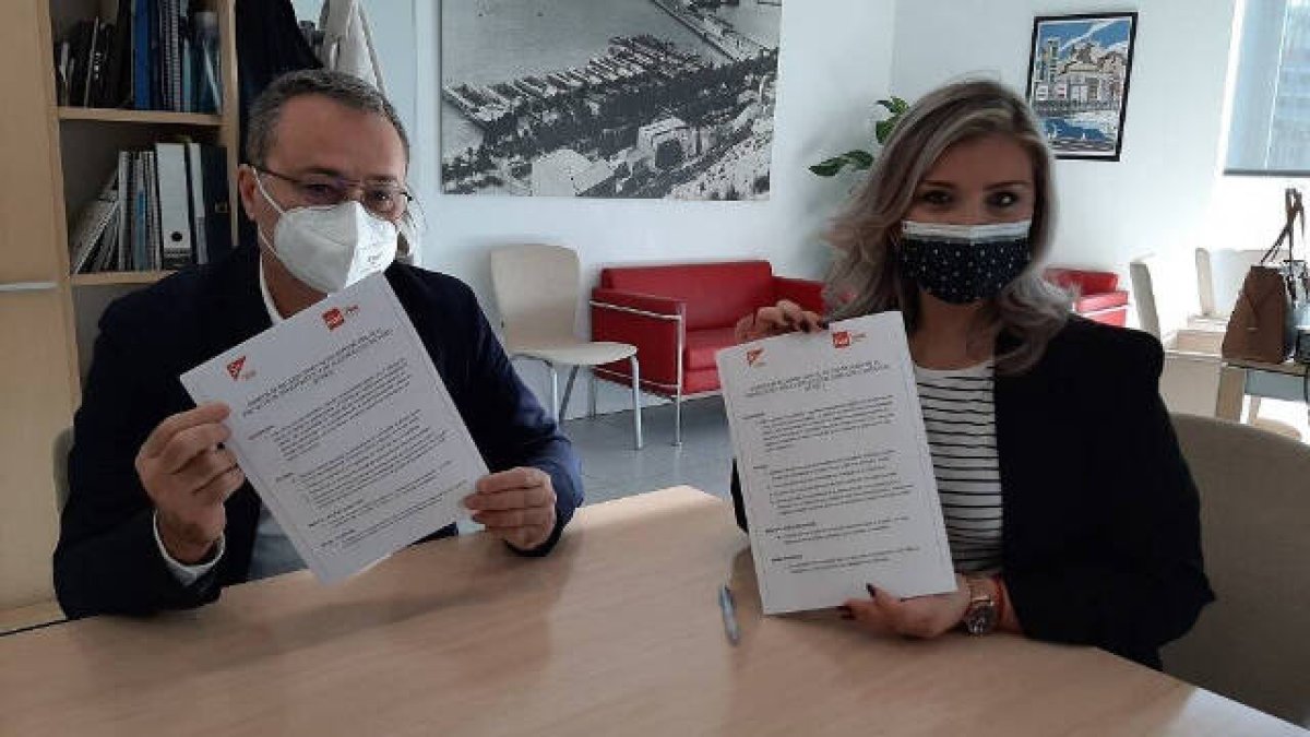 La vicealcaldesa y portavoz de Ciudadanos, Mª Cartmen Sánchez, junto al portavoz del PSOE, Paco Sanguino