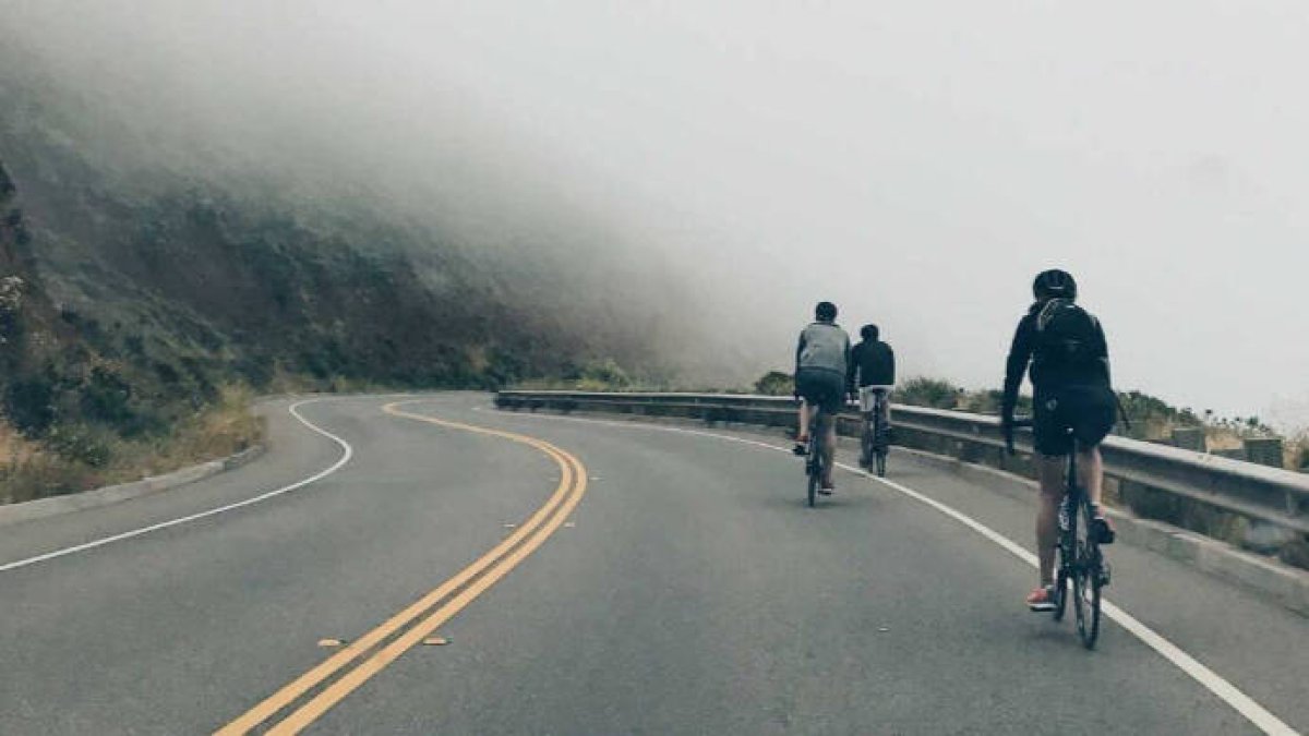 La DGT obliga a reducir la velocidad en 20Km/h al adelantar a ciclistas