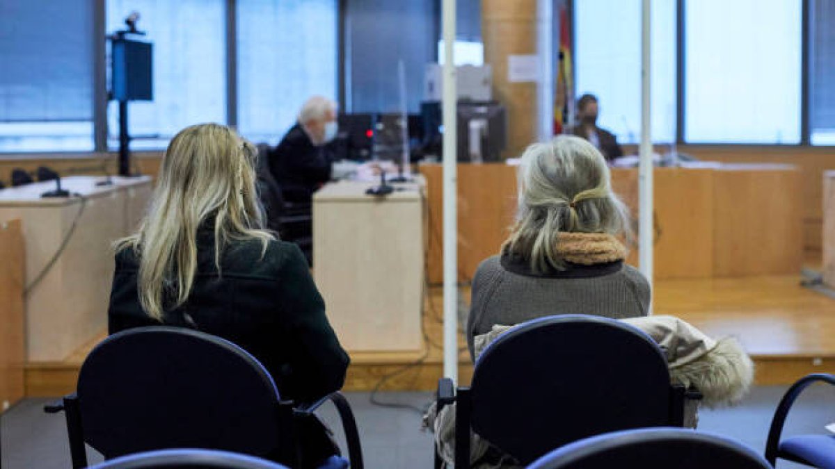 Juicio contra la madre y la hija acusadas de no respetar el perímetro de la casa de Pablo Iglesias / FOTO: Jesús Hellín / Europa Press