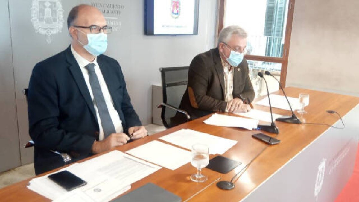 Los portavoces del equipo de gobierno de Alicante, Manuel Villar y Antonio Manresa / FOTO: O. Avellán