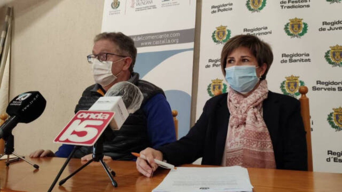 El alcalde de Castalla, Antonio Bernabeu, y la concejala de Turismo, Maite Gimeno