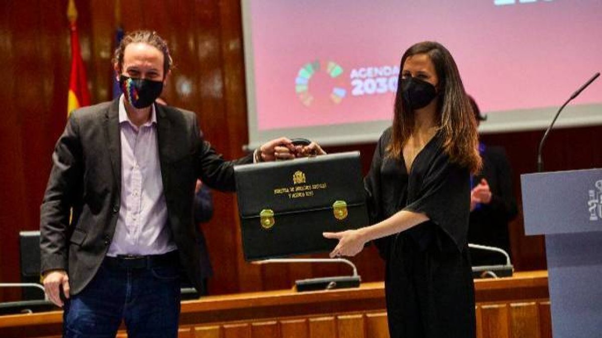 Iglesias, al ceder su cartera a Belarra.