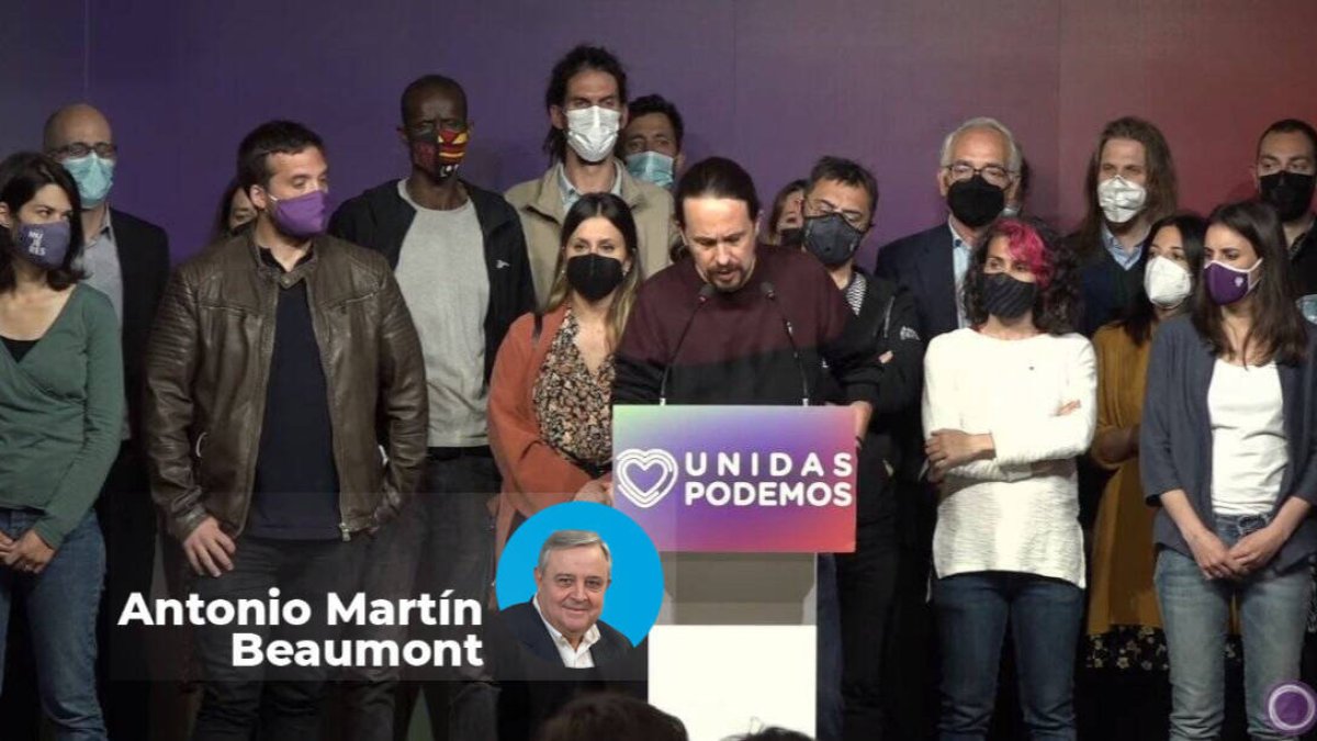 Iglesias anunciando su retirada de la política.