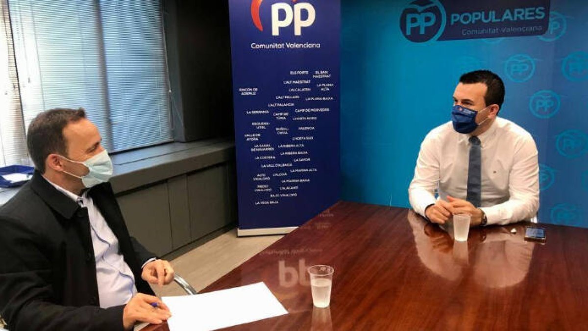 Vicent Mompó, presidente provincial del PP en Valencia, durante la entrevista con EsdiarioCV