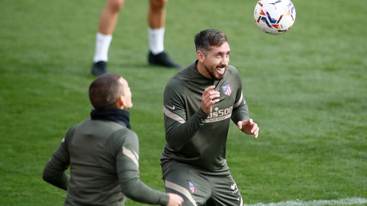 Héctor Herrera, durante un entrenamiento con el Atlético.