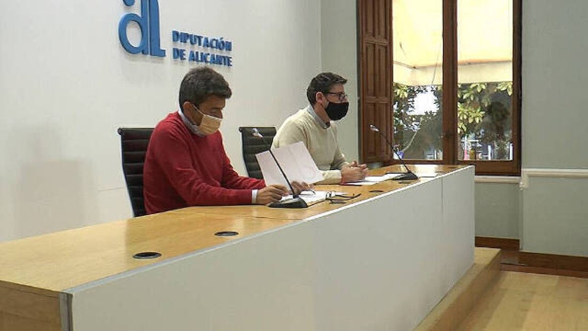 Carlos Mazón y Javier Gutiérrez durante la presentación del plan 'Más Cerca' / FOTO: O. Avellán