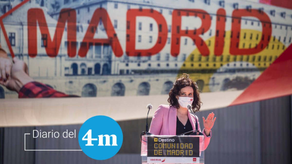 Ayuso en la presentación de un avión de Iberia.