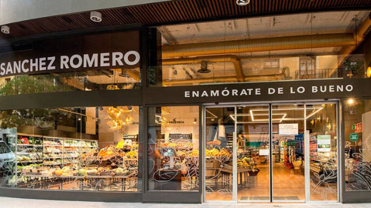 Los supermercados Sánchez Romero entran en la órbita de El Corte Inglés