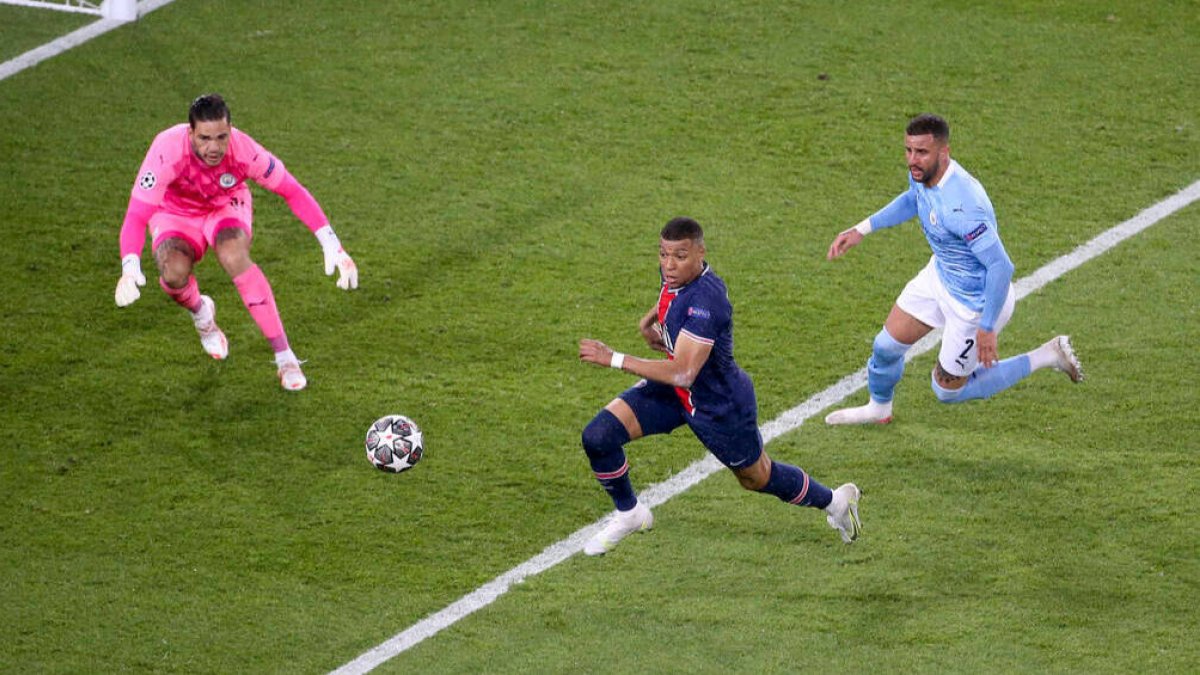 Mbappé, en un ataque del PSG ante el Manchester City.