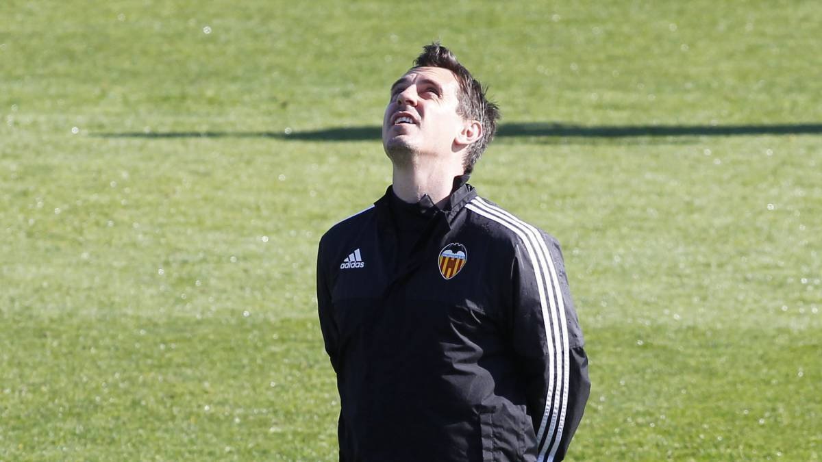 Gary Neville se vota a sí mismo como el peor entrenador del Valencia