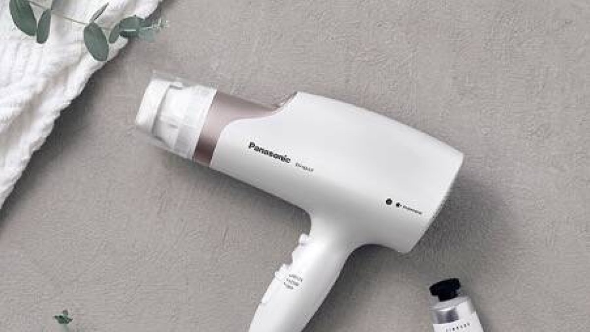 Este es el más reciente y tecnológico secador de cabello de la marca Panasonic