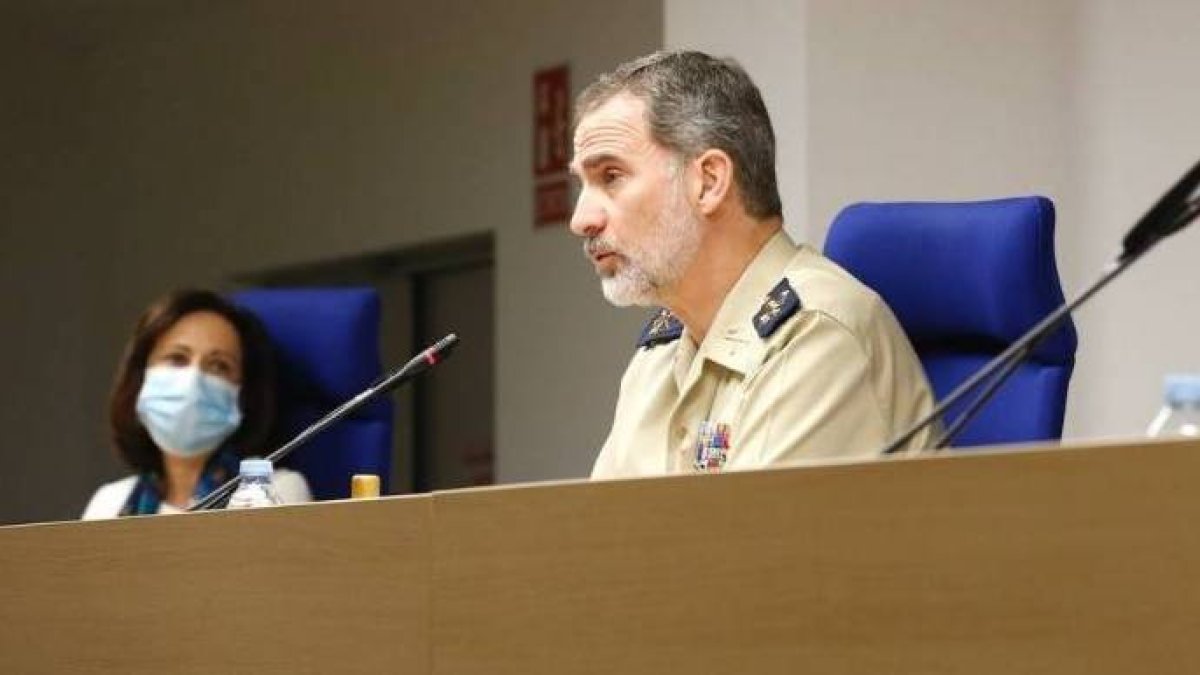 El Rey y Robles, el pasado año, en la videoconferencia del Día de las FAS.