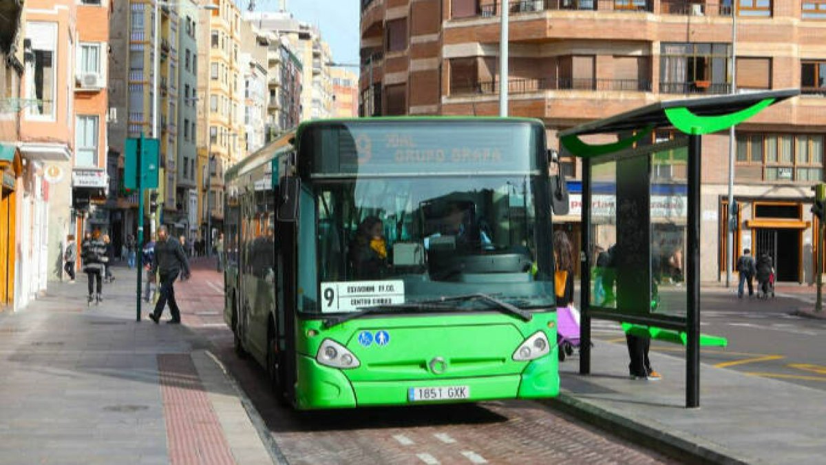 Castellón conecta el centro y la periferia con dos líneas de autobús a demanda