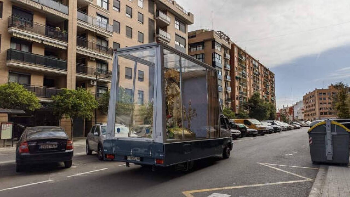 La Virgen de los Desamparados en el Maremóvil por las calles de Valencia