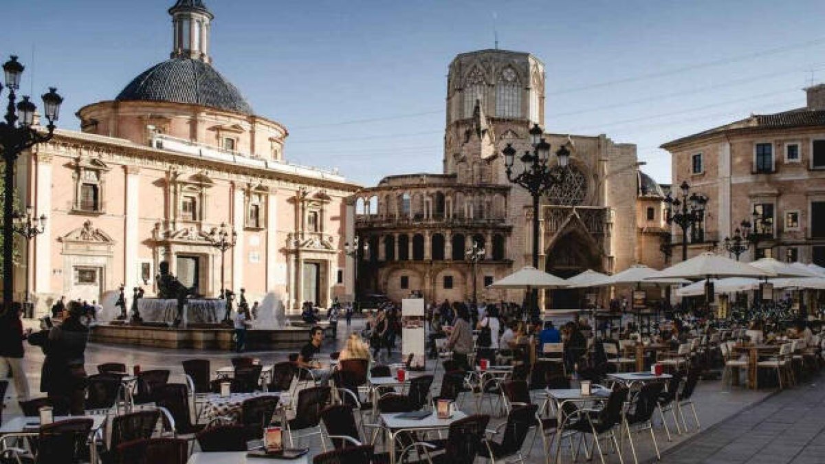 Terrazas en la plaza de la Virgen de Valencia
