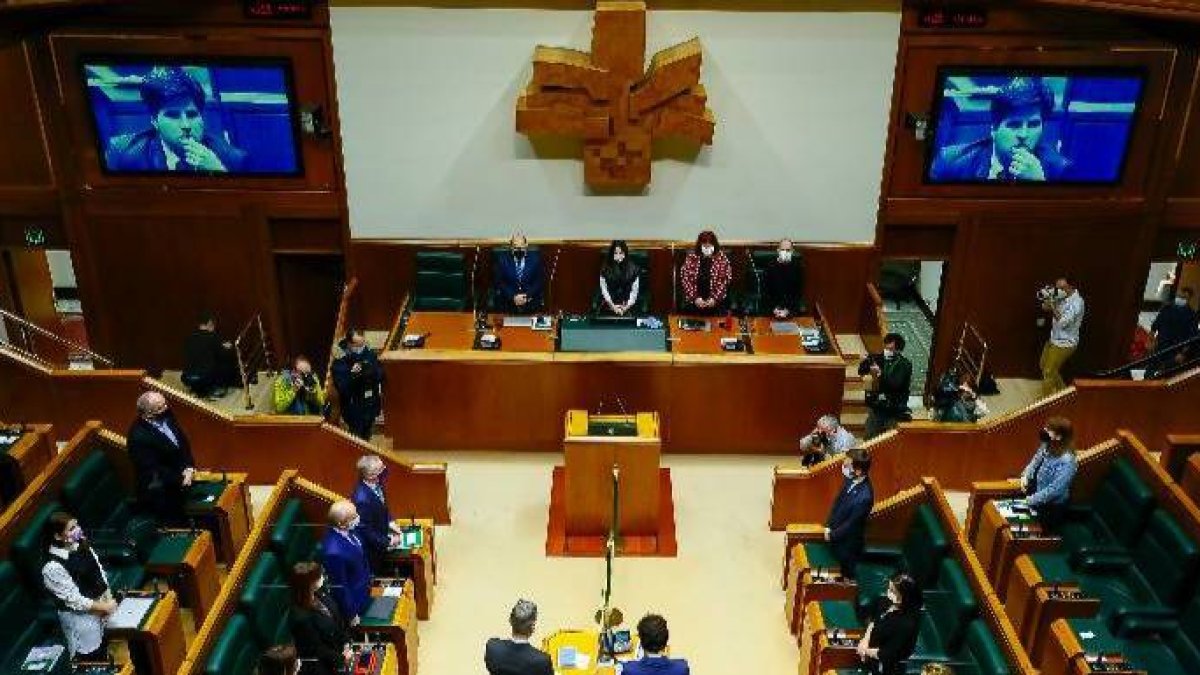 El Parlamento Vasco ha rendido este viernes homenaje a Gregorio Ordóñez mientras su asesino era premiado por Interior.
