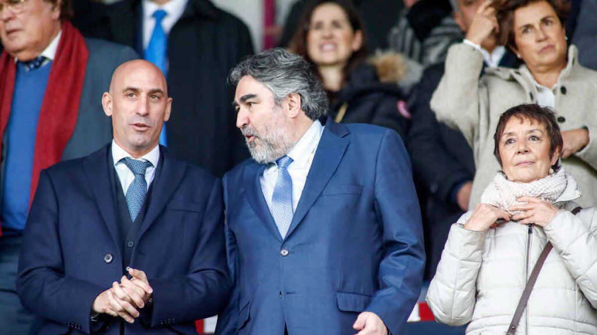 Luz verde a la vacunación de la Selección tras el positivo de Busquets