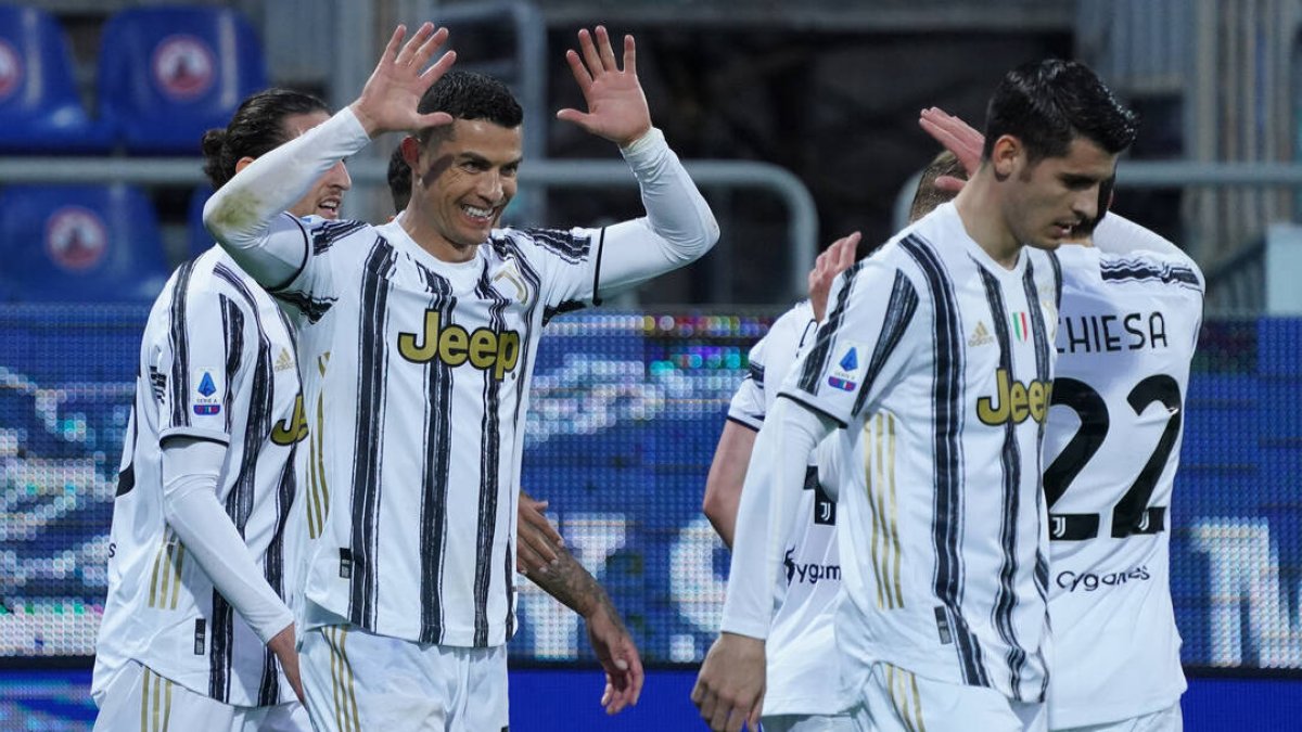 Cristiano, celebrando uno de los tres goles que marcó al Cagliari el pasado fin de semana.