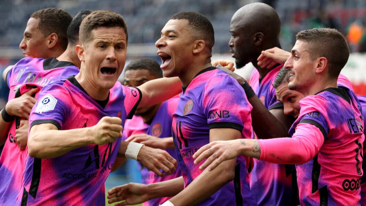 Ander Herrera, celebrando un gol con sus compañeros del PSG.