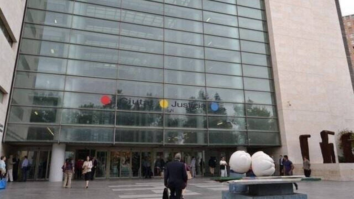 Año y medio de cárcel para el exjefe de Policía de Aldaia por abusos sexuales