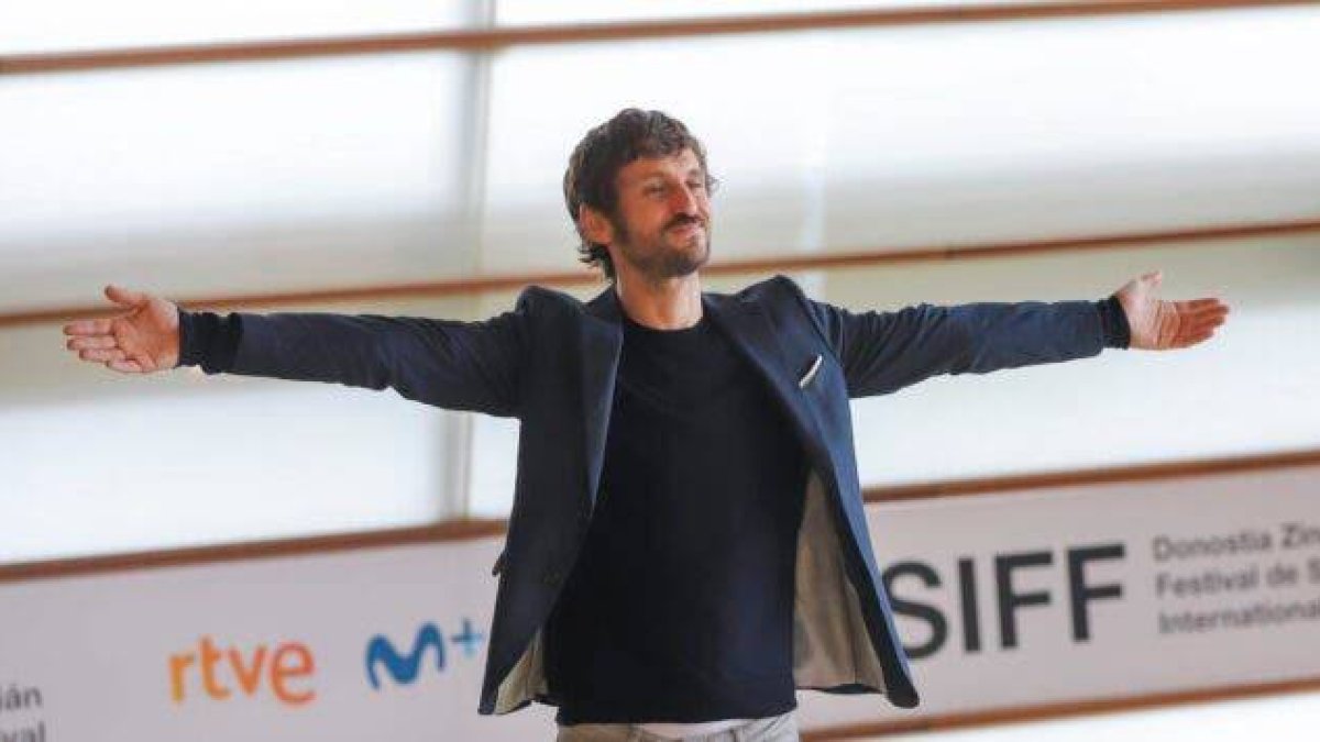 Dos mundos y un mismo objetivo: así es ‘Santo’, la primera serie hispano-brasileña de Netflix