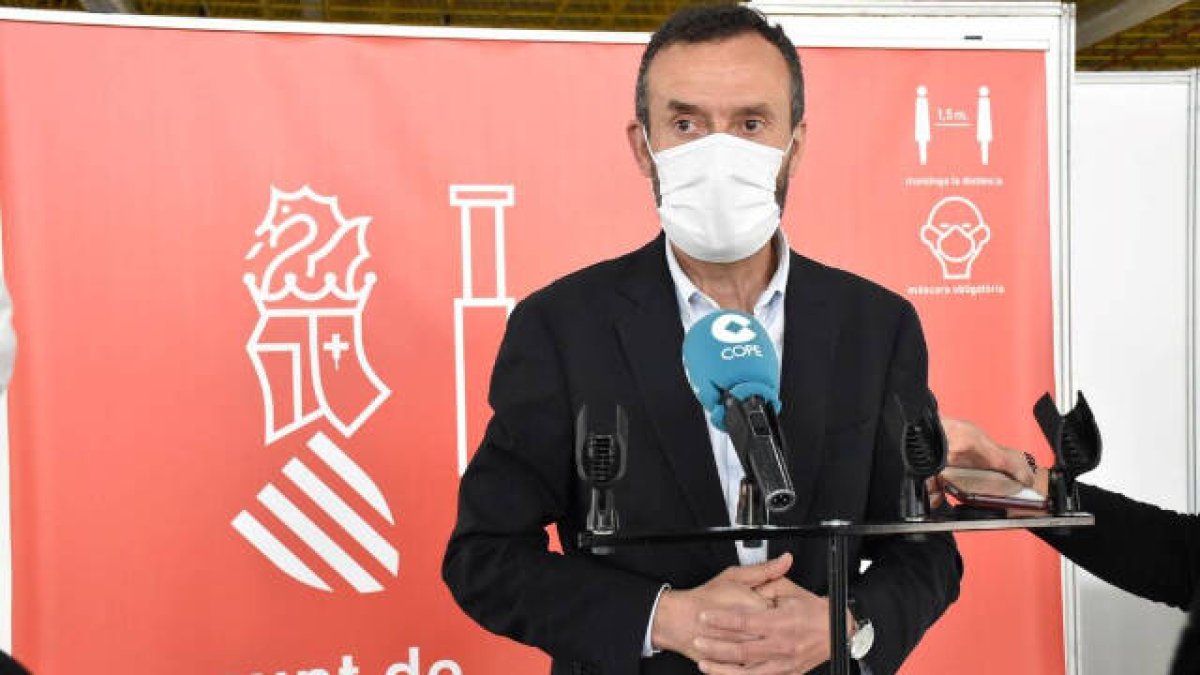 Carlos González, alcalde de Elche