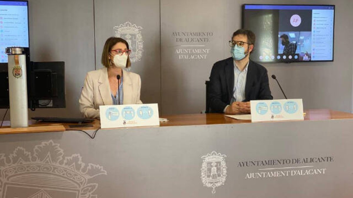 Mari Carmen de España, concejal de Empleo y Desarrollo y Fernando Garrido, director de la EOI