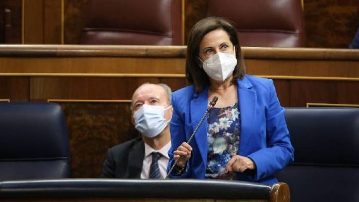 Robles, junto al ministro de Justicia, este miércoles en el Congreso.