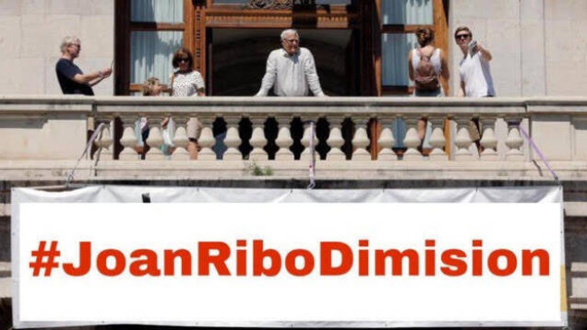 Una de las imágenes que va circuando por redes para pedir la dimisión de Joan Ribó
