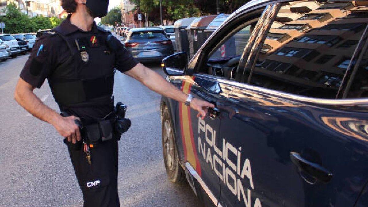 Un joven agrede sexualmente a una mujer en pleno centro de Xàtiva