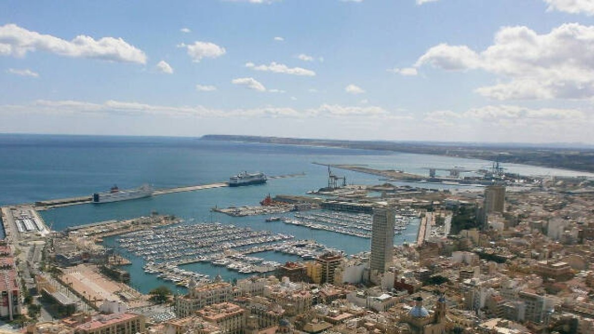 Panoramica del Puerto de Aliicante donde está ubicado Ocean Grupo Marcos