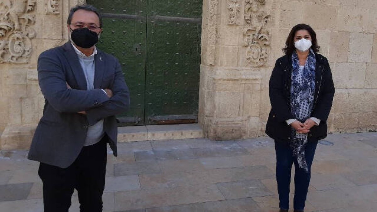 Paco Sanguino, portavoz del GMS en Alicante, y Sandra Martín, diputada autonómica del PSPV