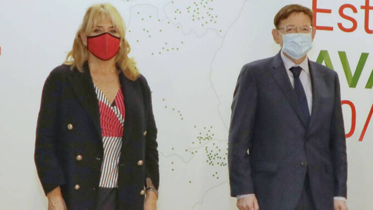 La directora general de la Agenda Valenciana Antidespoblament, Jeannette Segarra, junto al presidente de la Generalitat, Ximo Puig