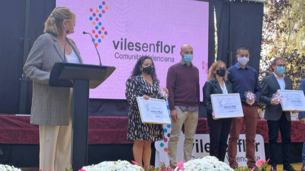 Castelló recibe el distintivo de tres Flores de Honor por su trabajo en infraestructura verde