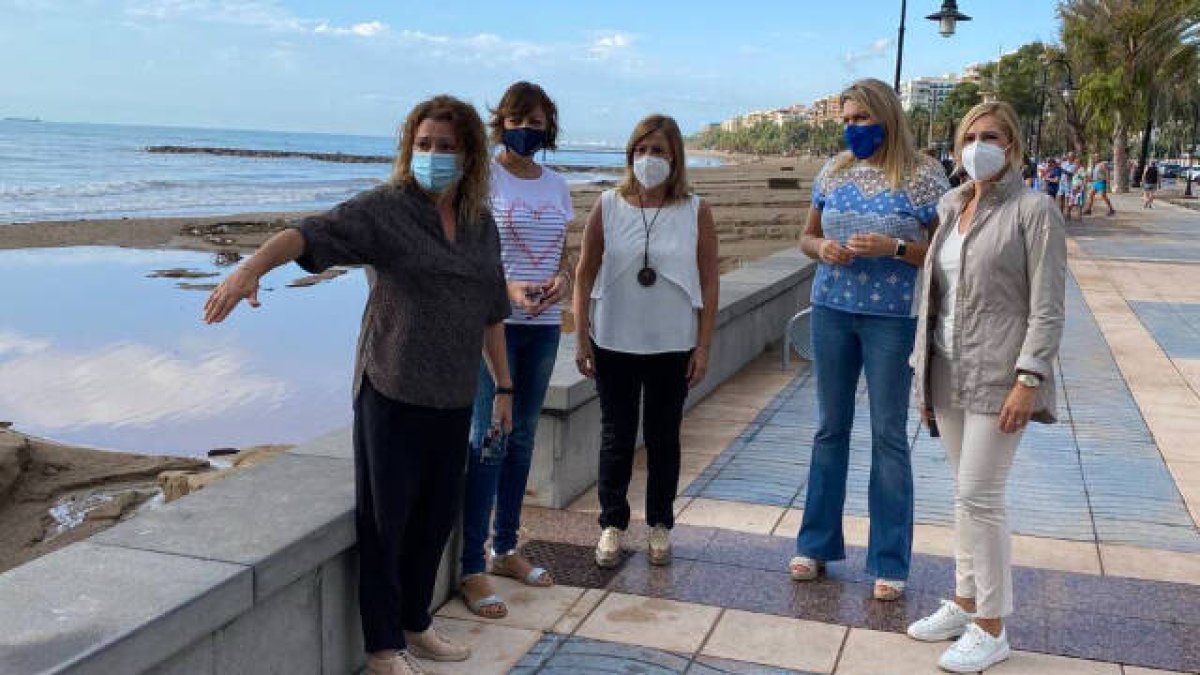 La alcaldesa de Benicàssim con la senadora Pradas y la líder provincial del PP, Marta Barrachina.