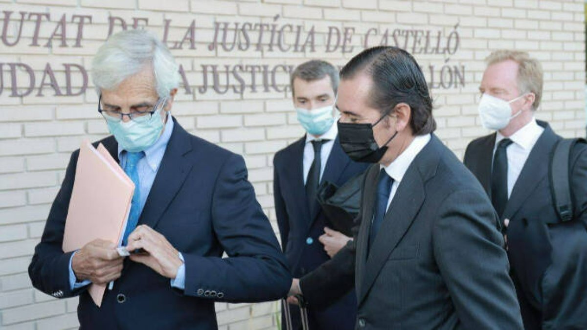 Los exdirectivos de Escal UGS Recaredo del Potro y Jose Luis Martínez Dalmau, durante el juicio en la Audiencia Provincial de Castellón