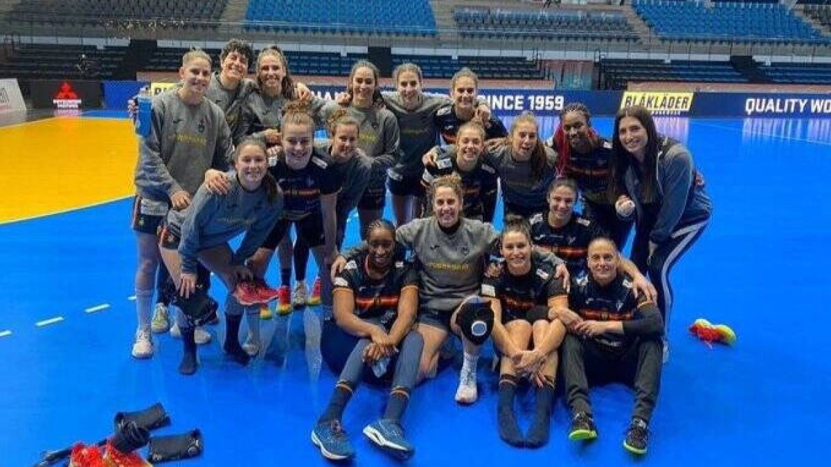 Foto de familia de las jugadores que forman parte del equipo español en el Mundial.
